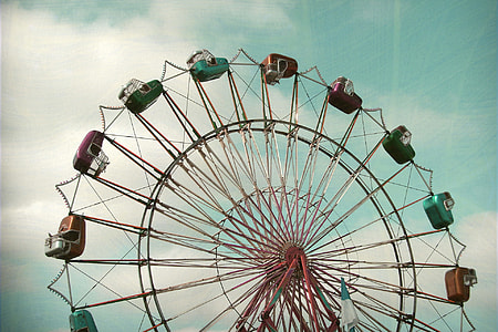 red and green Ferris wheel under clear blue sky thumbnail