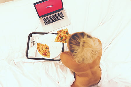 naked woman eating pizza thumbnail