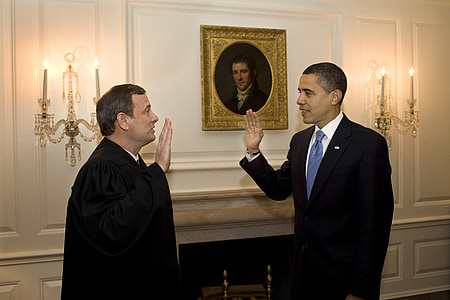 Barack Obama in front of man thumbnail