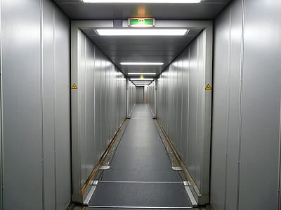 empty hallway thumbnail