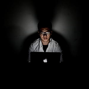man using MacBook thumbnail