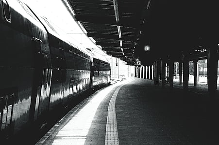 black train thumbnail