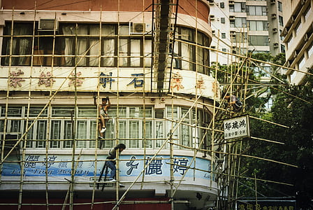 person on scaffolding thumbnail