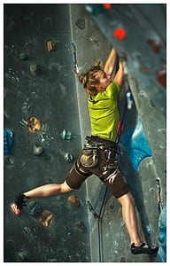 shallow focus photography of woman thumbnail