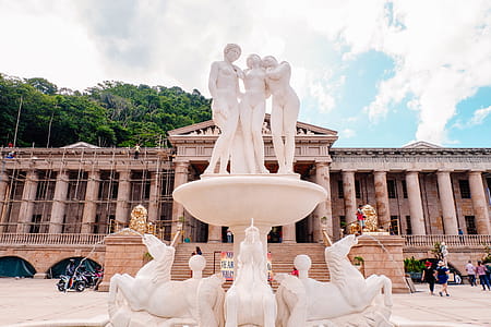 White Concrete Outdoor Fountain thumbnail