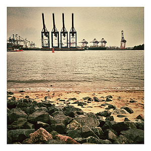 oil rig during daytime thumbnail