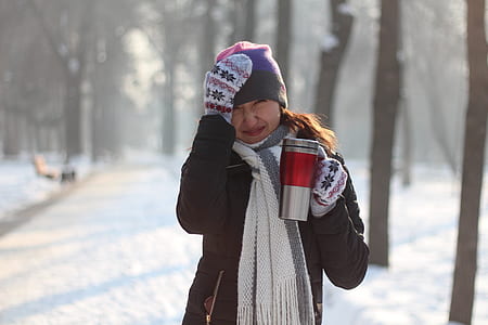 woman holding mug ans wearing hat thumbnail