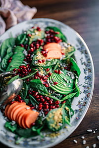 vegetable salad on plate thumbnail