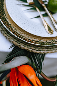 Elegant Exotic Table Decor thumbnail