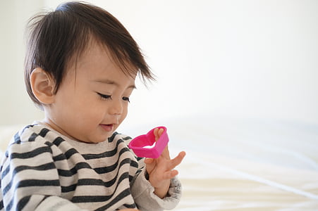 boy holding pink heart molder thumbnail
