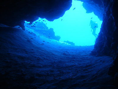person diving under water thumbnail