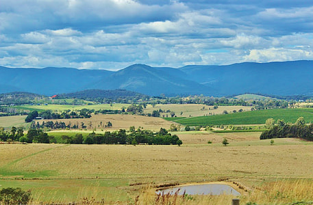 Landscape with mountains in Healesville, Western Australia thumbnail
