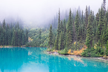 Hiking Joffre Lakes in British Columbia thumbnail