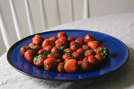 Strawberries on a plate thumbnail