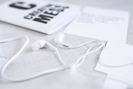 white Acer in-ear headphones thumbnail