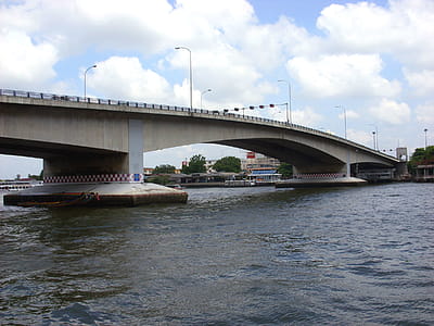 Pinklao Bridge spans the Chao Phraya River in Bangkok thumbnail