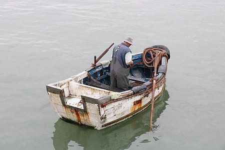 man riding row boat thumbnail