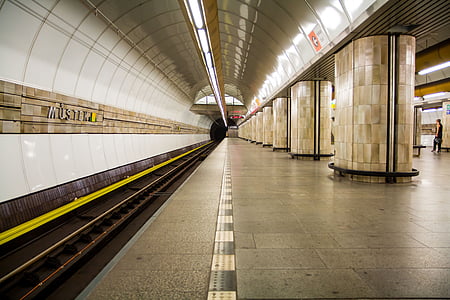 empty subway train station thumbnail