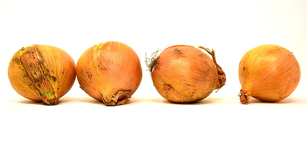 four orange onions thumbnail