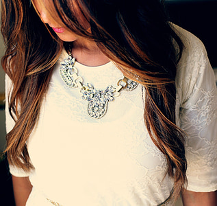woman in beige floral crew-neck elbow-sleeved top thumbnail