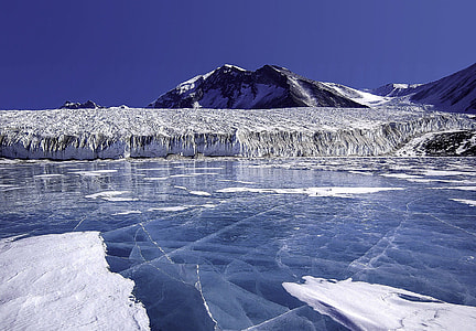 Lake Fryxell, in the Transantarctic Mountains in Antarctica thumbnail