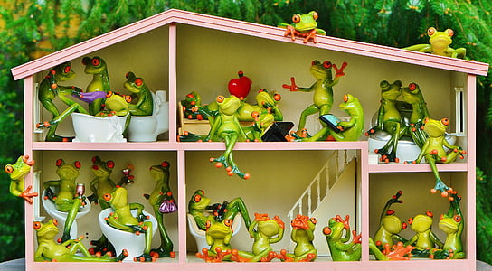 green frog figurines thumbnail