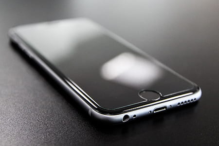 shallow depth of field photography of turned off space gray iPhone 6 thumbnail