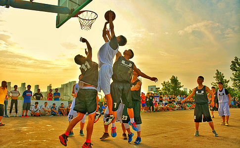 men playing basketball thumbnail