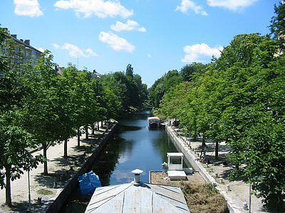 Lend canal in the centre of Klagenfurt, Austria thumbnail