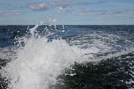 splashing water under blue sky thumbnail