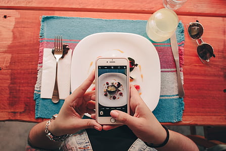 Person Holding Iphone 6 thumbnail