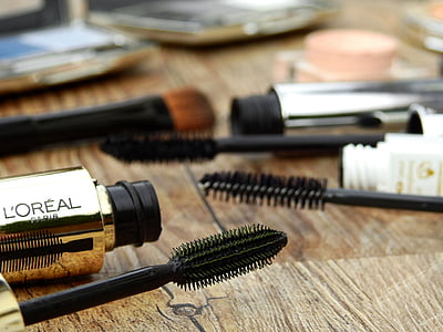 closeup photography of L'Oreal mascara thumbnail