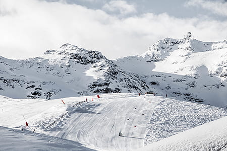 mountains cover with snow thumbnail