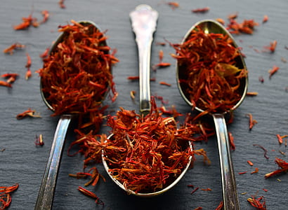three spoons of safron seasonings thumbnail