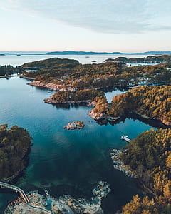 aerial photography of body of water thumbnail