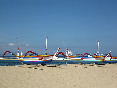 boats on shore thumbnail