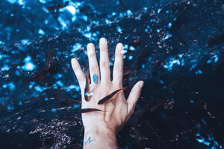 Hand in Water thumbnail