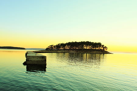 island with tree facing horizone thumbnail