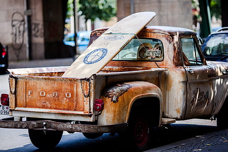 vintage white Ford F-Series parked on roadside during daytime thumbnail