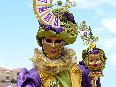 person wearing mask under sunny sky thumbnail
