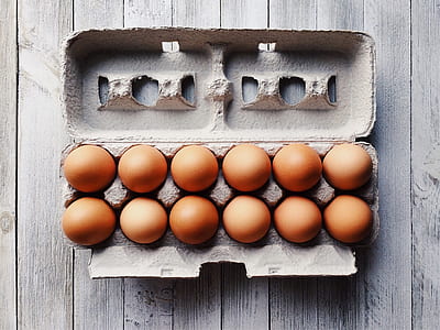 one dozen of box tray of organic eggs thumbnail