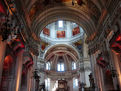 dome building interior with chandeliers turned off thumbnail
