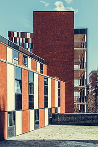 building with mirror thumbnail