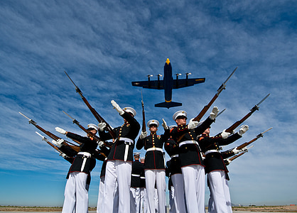 group of soldiers holding rifles thumbnail