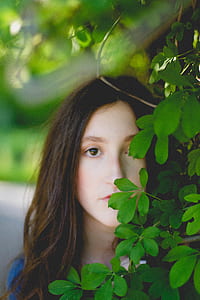 woman behind the leaf photo thumbnail