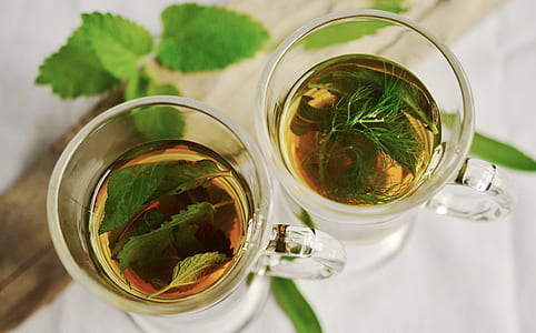 photo of two clear teacups thumbnail
