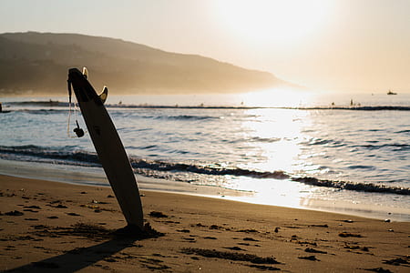 rule of thirds photography of surfboard thumbnail