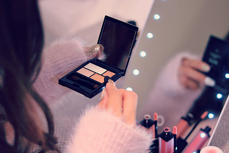 woman holding makeup palette thumbnail