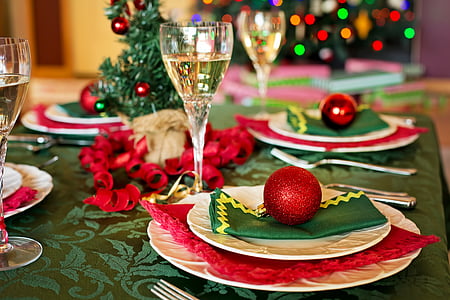 red baubles on plates thumbnail