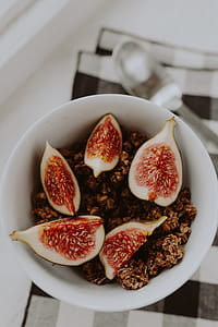 Bowl of crunchy granola and figs thumbnail